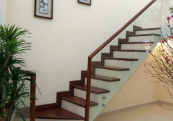 Lý do nên chọn cầu thang kính không trụ