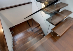 Bí quyết thiết kế mẫu cầu thang gỗ inox kính sắt đẹp
