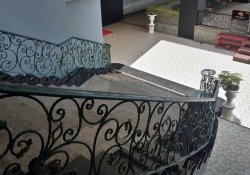 Lựa chọn hoàn hảo với mẫu cầu thang sắt mỹ thuật đẹp