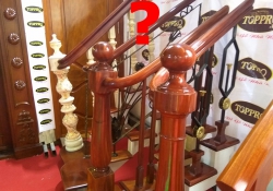 Nên dùng cầu thang kính hay cầu thang gỗ?
