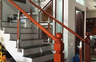 Cầu thang inox kính MD19