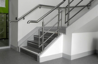 Cầu thang inox thanh tròn