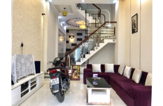 Cầu thang kính tay vịn gỗ MD0027