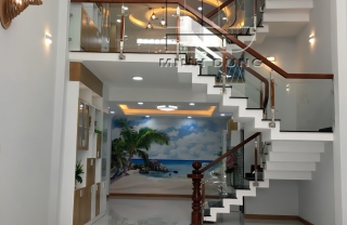 Cầu thang kính tay vịn gỗ MD0028
