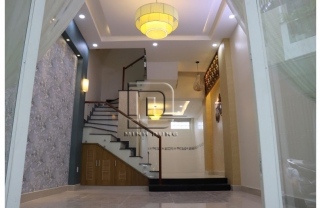 Cầu thang kính tay vịn gỗ MD0031
