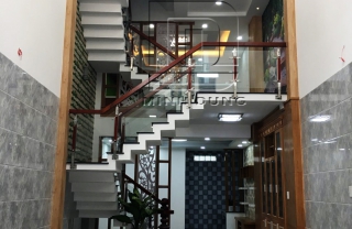 Cầu thang kính tay vịn gỗ MD0032