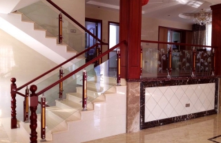 Cầu thang nhôm kính MD001