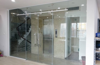 Cửa kính cường lực ống Inox CKLO1