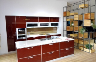 Kính màu nâu ốp bếp