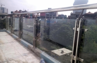 Lan can kính đẹp MD01