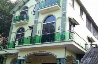 Lan can kính trụ ngàm vuông DDT04