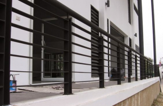 Lan can ban công sắt đẹp MD12