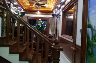 Cầu thang gỗ Vincom 2 GV2