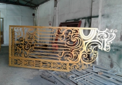 Làm cửa cổng sắt CNC ở Hà Nội với máy móc và nhà xưởng đầy đủ