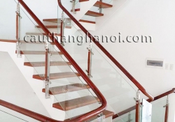 Lan can cầu thang kính cường lực – Điểm nhấn ấn tượng