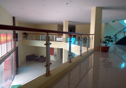 Vì sao lan can inox kính cường lực lại phổ biến?