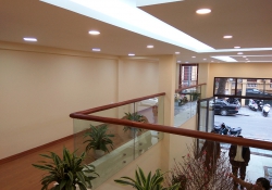 Lan can kính gỗ vẻ đẹp có 1 không 2