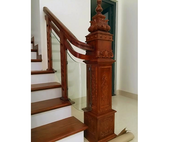 Cầu thang gỗ Lim Nam Phi kính cường lực con tiện CNC