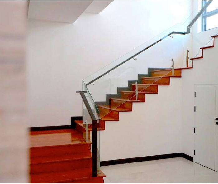 Cầu thang kính trụ lửng cánh buồm TLMD01