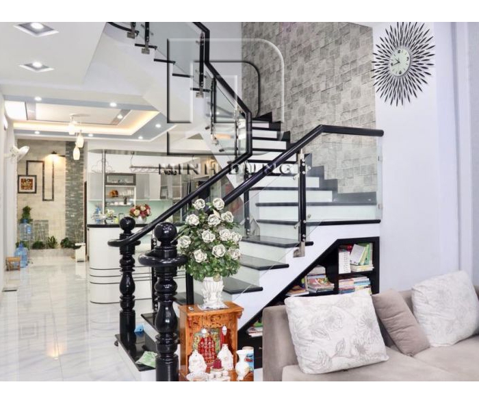  Cầu thang kính tay vịn gỗ MD0023