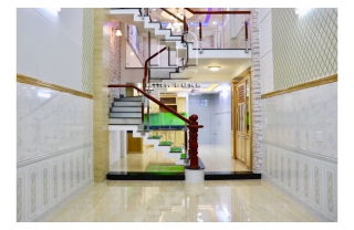 Cầu thang kính tay vịn gỗ MD0024