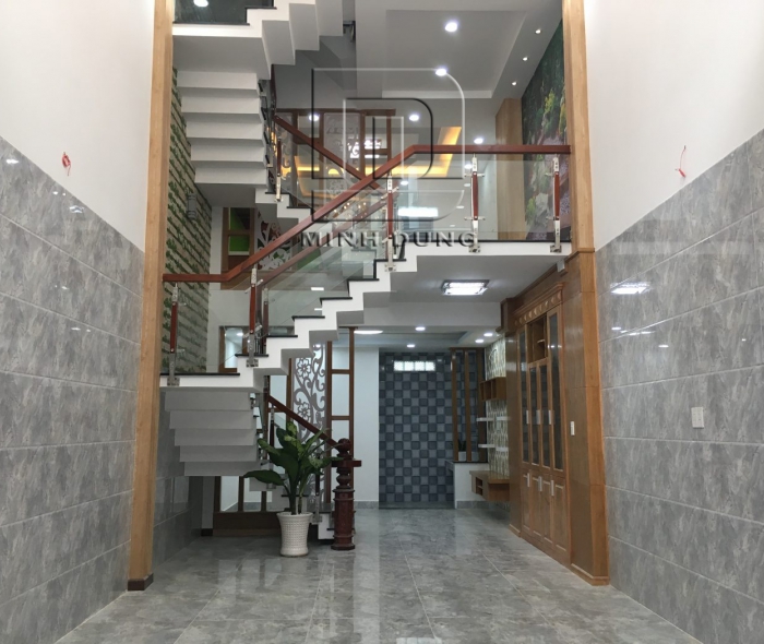 Cầu thang kính tay vịn gỗ MD0025