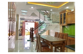Cầu thang kính tay vịn gỗ MD0026