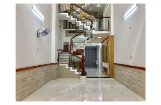Cầu thang kính tay vịn gỗ MD0030