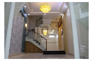Cầu thang kính tay vịn gỗ MD0031