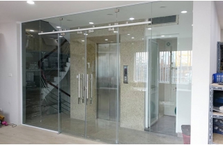 Cửa kính cường lực ống Inox CKLO1