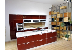 Kính màu nâu ốp bếp