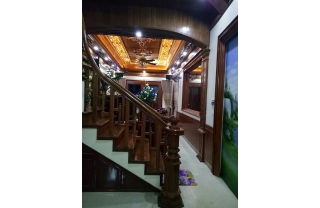 Cầu thang gỗ Vincom 2 GV2