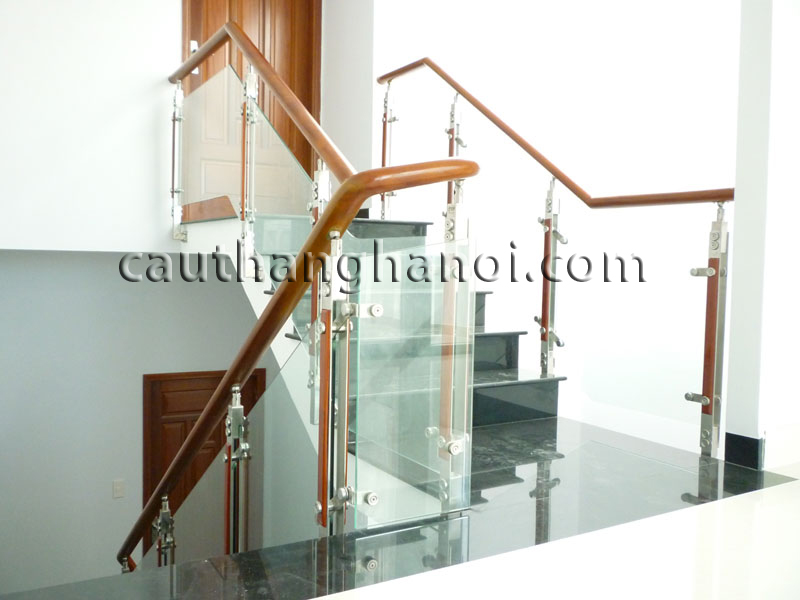 Lan can cầu thang kính cường lực – Điểm nhấn ấn tượng