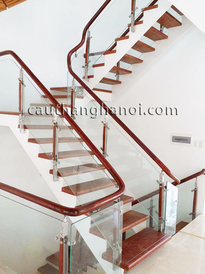 Lan can cầu thang kính cường lực – Điểm nhấn ấn tượng