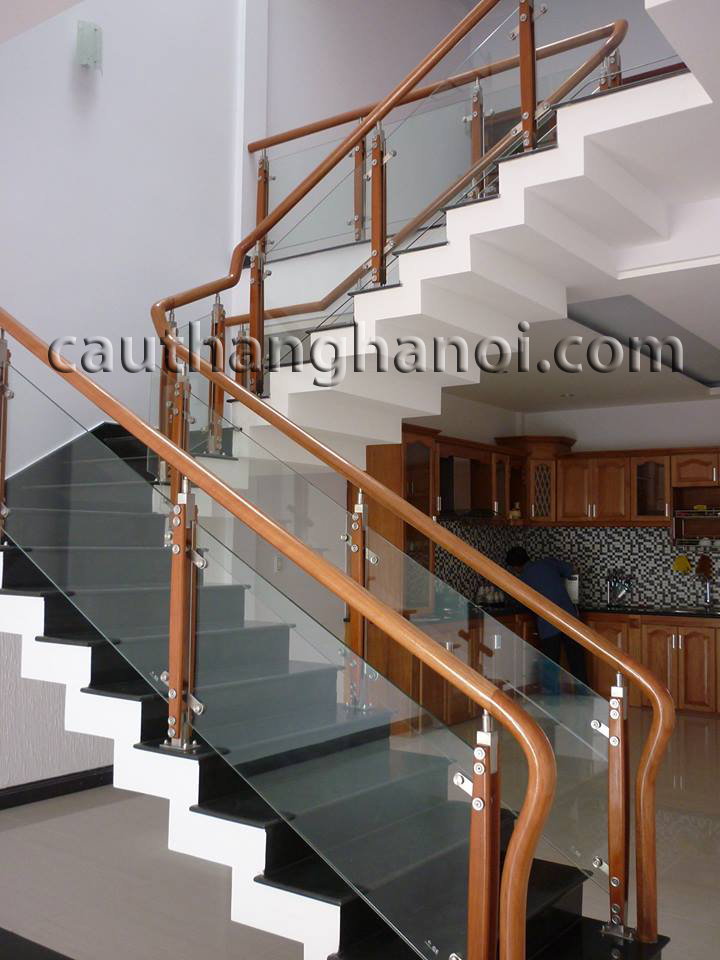 Lan can cầu thang kính cường lực – Điểm nhấn ấn tượng