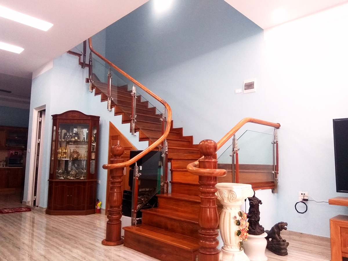 Top 3 mẫu cầu thang kính đẹp thích hợp cho mọi ngôi nhà hiện đại