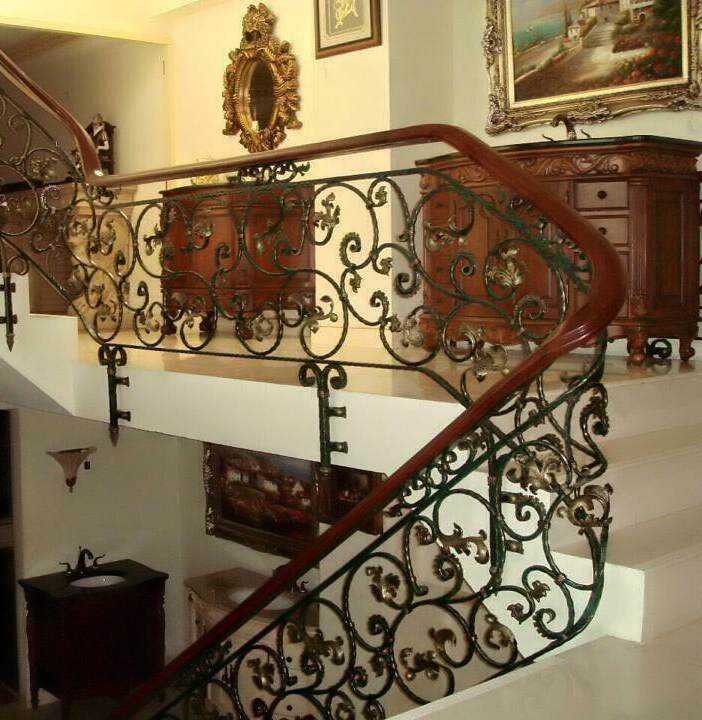 Vai trò của lan can cầu thang sắt nghệ thuật trong ngôi nhà